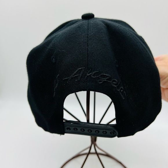 FLAG & SYMBOL MENS BLACK SNAPBACK LA ADJUSTABLE HAT - Picture 5 of 7